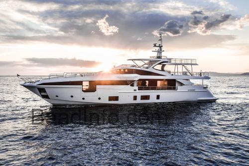 Azimut Grande 35 Metri tekniske specifikationer og anmeldelser